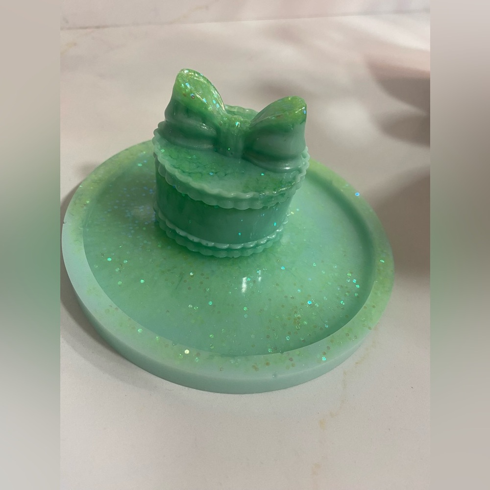 Trinket box, jewelry box w/ tray